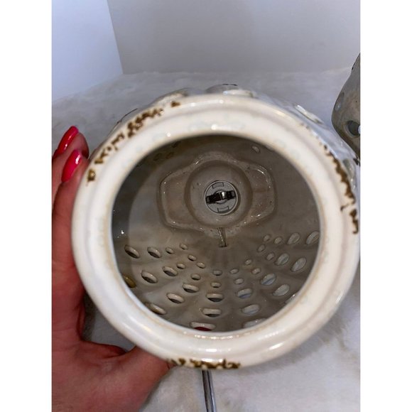 2 Sea Shell Luminaries Like New - Picture 6 of 7